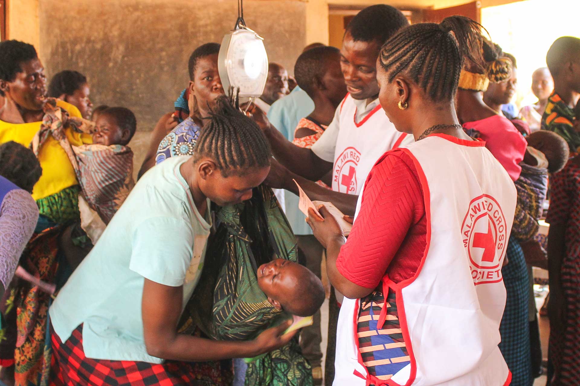 Untersuchung in Malawi von Mutter und Kind